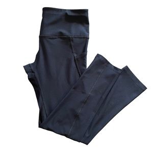 Small Layer 8 Qwick-Dry 7/8 Leggings in Black